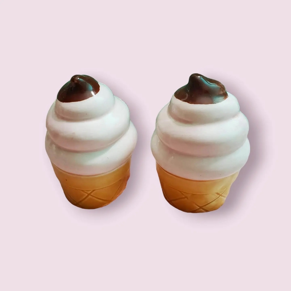 Vintage Icecream salt and pepper